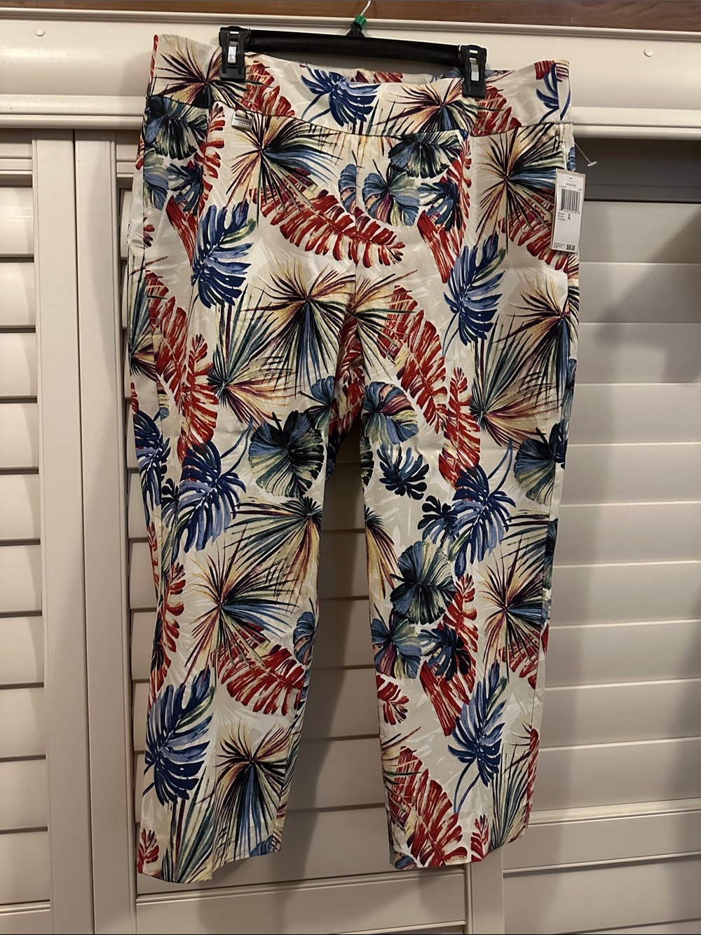 Philosophy Cream Capri Pants with Red and Blue Tropical Leaf Print
